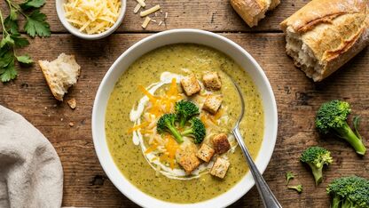 Romige broccolisoep met kaas
