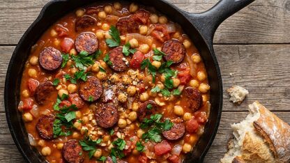 Chorizo met kikkererwten uit één pan