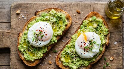 Avocadotoast met gepocheerd ei