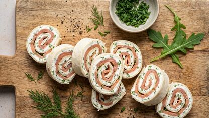 Tortillarolletjes met roomkaas en zalm