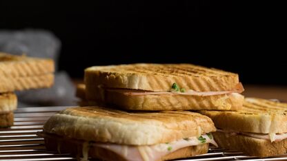 De perfecte tosti met ham en kaas bak je zo