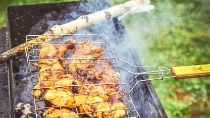 Zo wordt kip op de barbecue sappig en toch helemaal gaar