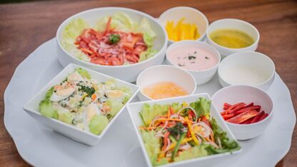 Snelle zomerse salades, dressings en dips voor warme dagen