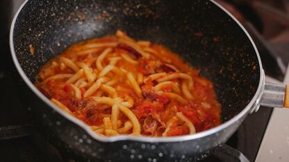 Snelle pastasauzen die klaar zijn voordat je pasta gaar is