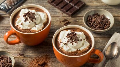 De lekkerste warme chocolademelk maak je met echte chocolade