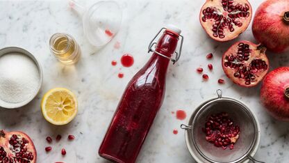 Zelf grenadine maken van granaatappelsap