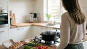 Wat is het verschil tussen koken, sudderen en pocheren?